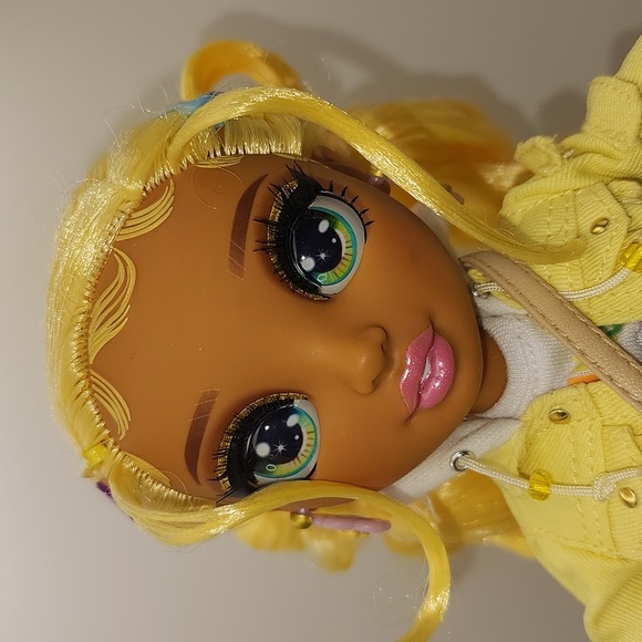 Rainbow High Special Edition Sunny Madison Yellow - Picture 3 of 11